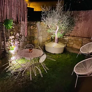 Ty Laumann Petite Maison Jardin Sur Le Port De Avec Parking Souterrain Apartment