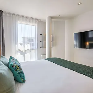 4* Aparthotel & Adagio